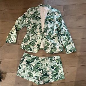 Joie Linen Size 12 - Green tropical Blazer and Shorts Suit
